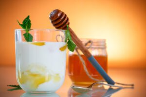 honey in yogurt